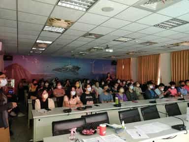 「深度反賄選解析，說給有深度的你聽」之廉政志工專業訓練課程講習專心觀看廉政宣導影片