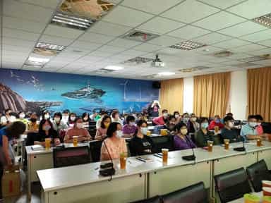 「深度反賄選解析，說給有深度的你聽」之廉政志工專業訓練課程講習專心觀看廉政宣導影片