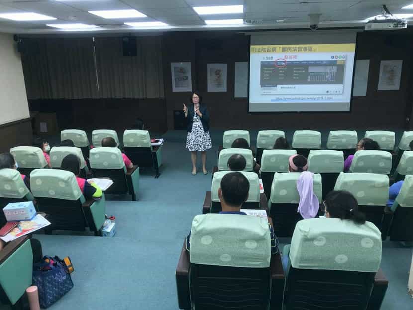 臺東區111年廉政志工專業訓練結合時事、多元充實臺灣臺東地方法院朱貴蘭法官講授「國民法官新制簡介」。