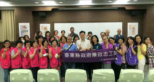 臺東區111年廉政志工專業訓練結合時事、多元充實臺東縣政府、臺灣臺東地方法院、臺灣臺東地方檢察署廉政志工隊團體合照。