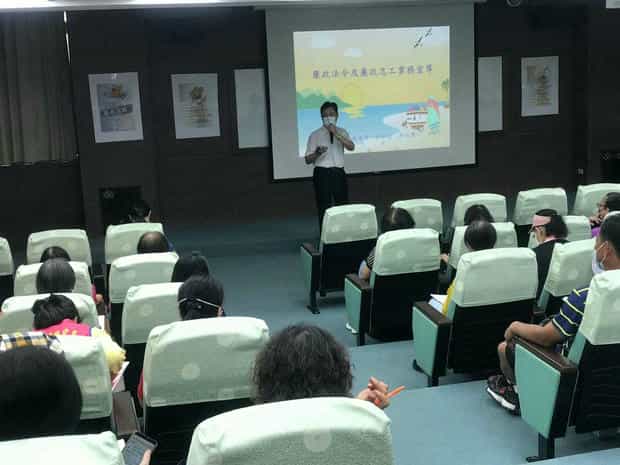 臺東區111年廉政志工專業訓練結合時事、多元充實臺東縣政府政風處第一科吳冠儁科長講授「廉政法令及廉政志工業務宣導」。