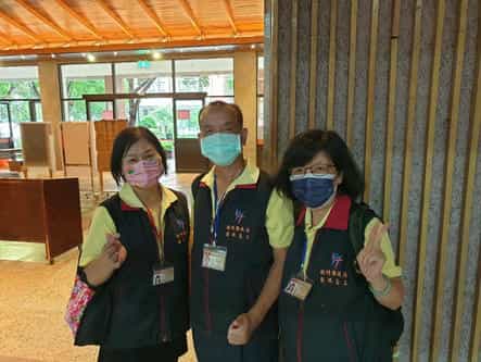 新竹縣政府政風處廉政志工協助辦理竹北市公所「里鄰長反貪反賄選廉政教育訓練」宣導活動廉政志工合影留念