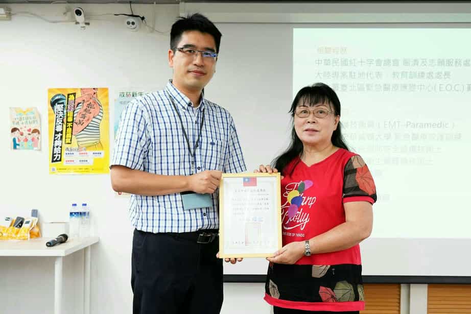 臺北市政府廉政志工隊專業訓練暨111年度優良長青志願服務松青獎表揚活動松青獎頒獎(許美霞)