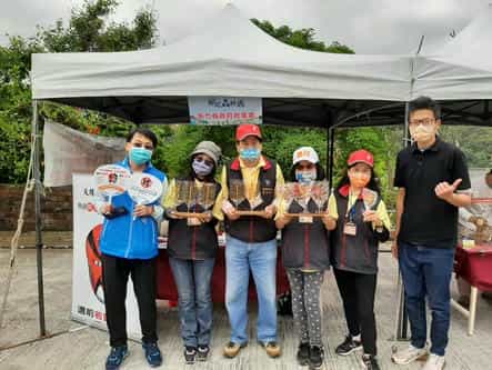 新竹縣政府政風處廉政志工協助辦理客家桐花季攤位反賄選宣導新竹縣政府政風處同仁與廉政志工合影