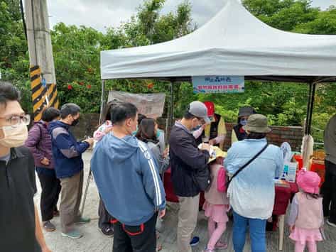 新竹縣政府政風處廉政志工協助辦理客家桐花季攤位反賄選宣導現場參與民眾踴躍