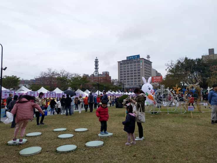 新竹縣政府政風處廉政志工協助竹北市公所辦理「2023竹北市元宵燈會」反貪宣導新竹縣政府政風處廉政志工將反賄觀念深入民眾內心，廣受親子朋友喜愛，提升全民廉潔意識