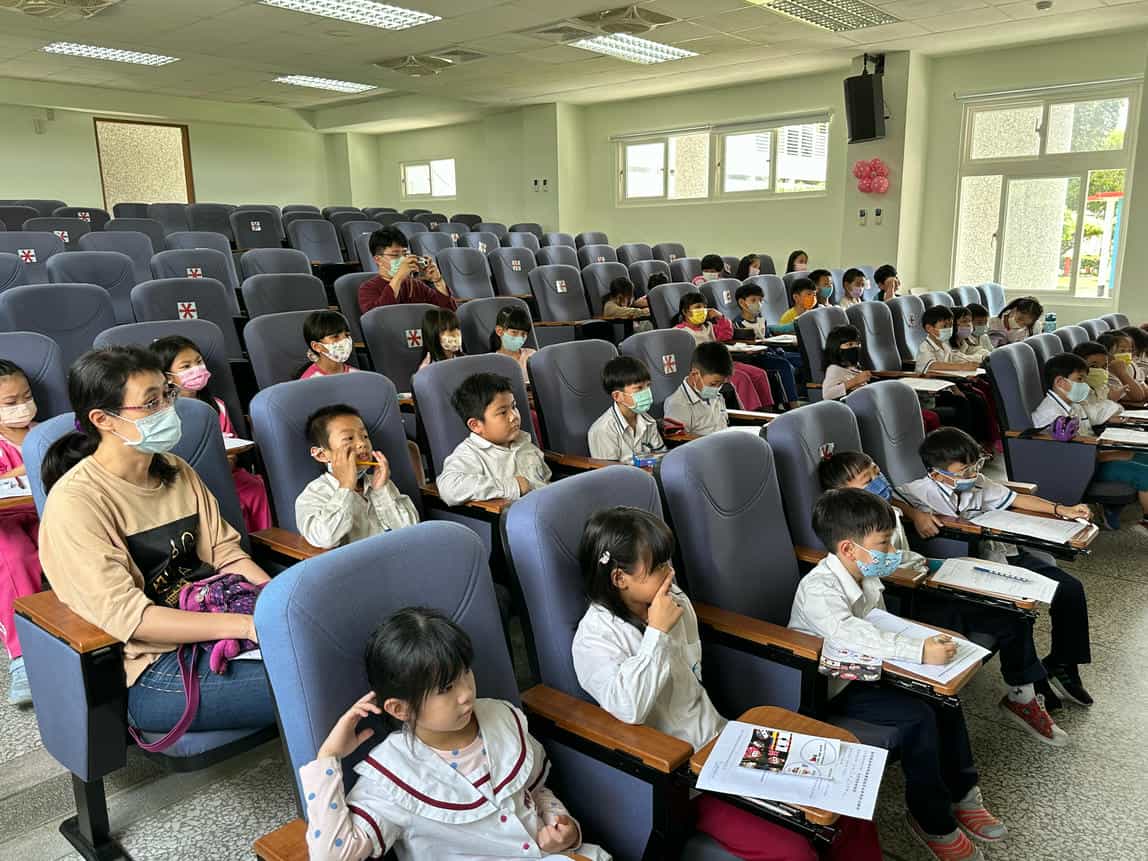 廉潔教育向下扎根，廉政志工隊前進校園說廉潔教育故事臺東縣臺東市復興國民小學學生