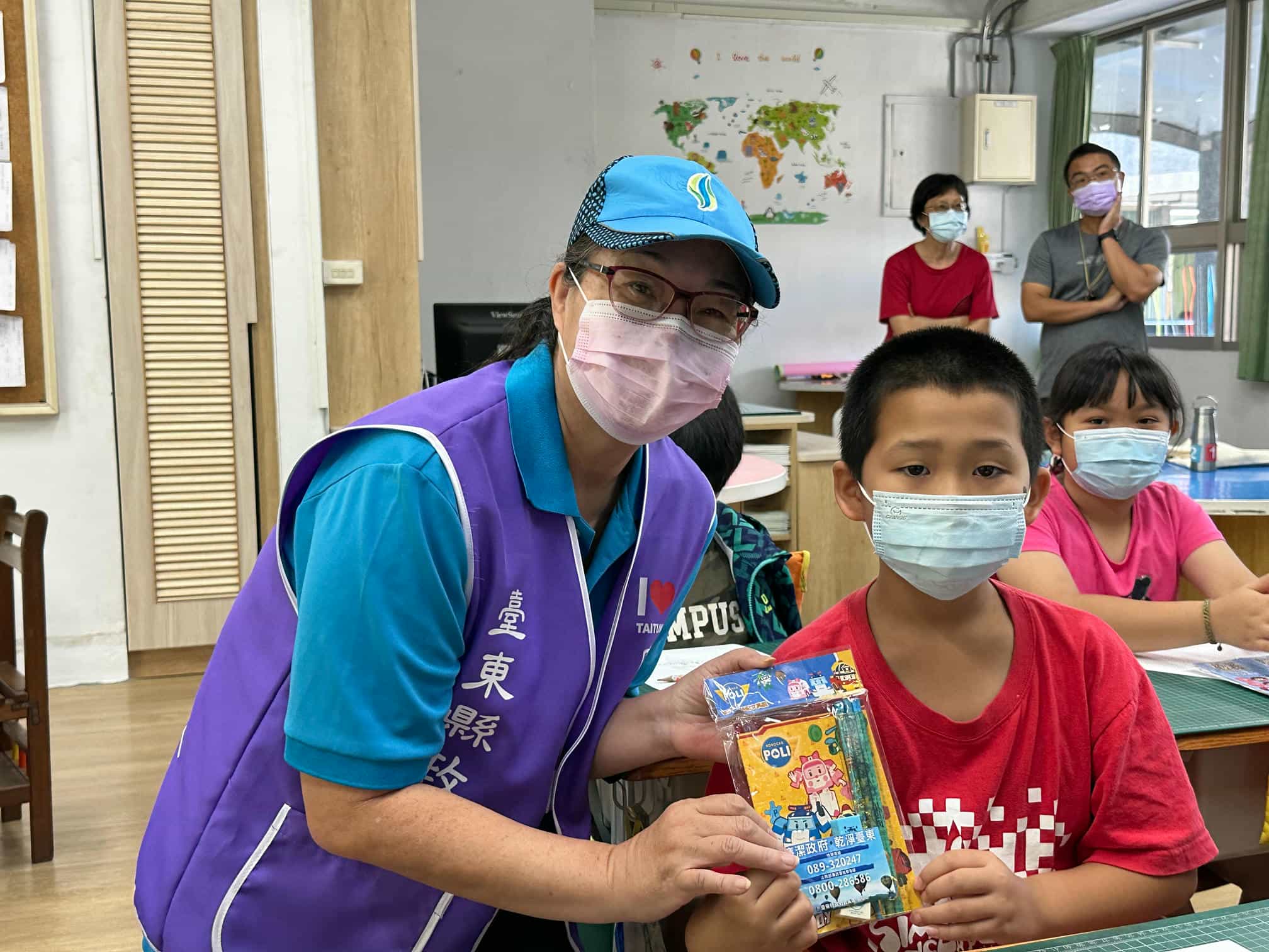 臺東縣政府廉政志工隊5月前進校園宣講廉潔教育故事112年5月3日廉政志工與臺東縣臺東市東海國民小學學生有獎徵答