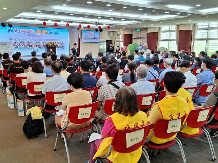 「府鄉牽手．廉能永續」廉政署與花蓮縣政府及公所攜手廉政志工齊心宣示反貪決心活動期間廉政志工隨時服務