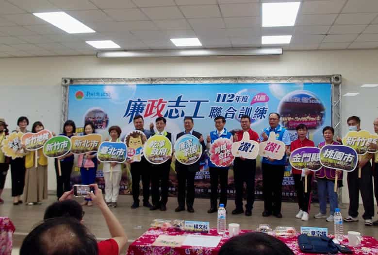 跨域交流 精進培力 金門縣政府政風處攜手廉政志工抵桃竹移地訓練法務部廉政署莊署長與本處陳宗強處長及廉政志工隊曾貝玲隊長等人合影