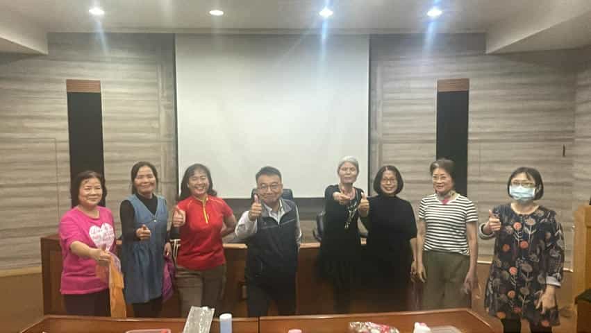 彰化廉政志工「有『彰』力！」全國志工大會獲肯定與處長及科長合照