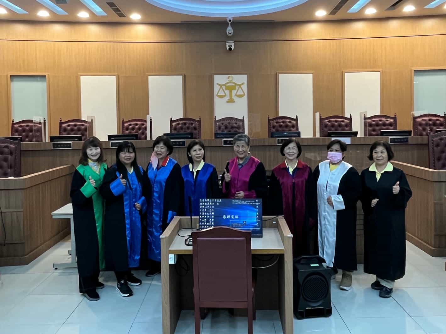 新竹縣政府政風處「113年廉政志工專業（特殊）訓練」廉政志工參觀臺灣新竹地方法院法庭並進行法袍試穿體驗