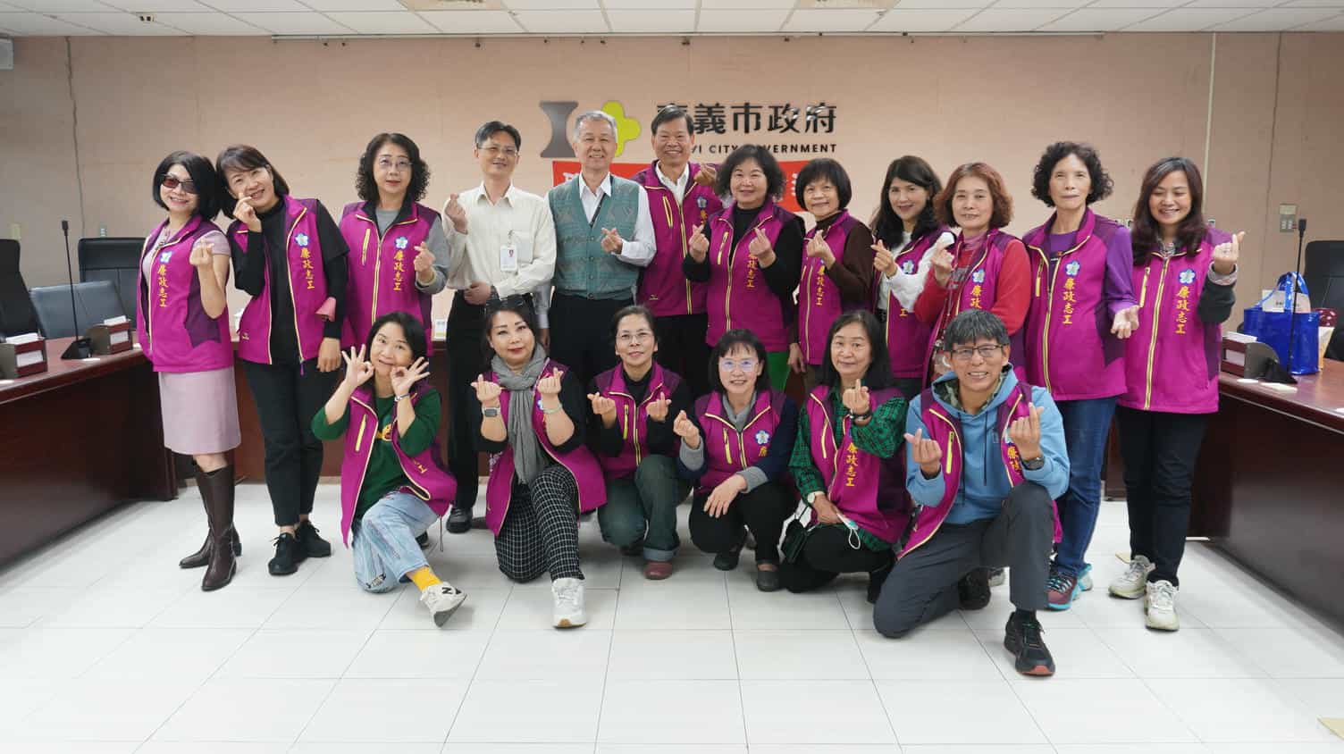 嘉市府表揚績優廉政志工 心心相廉愛+1大合照1