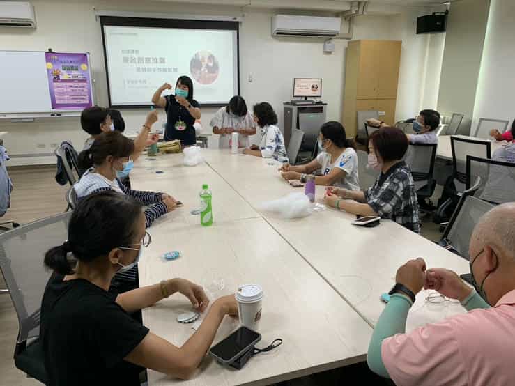 金門113年度廉政志工專業訓練 激發創意 透明廉政金門縣政府政風處辦理113年度廉政志工專業訓練「風獅爺手作鑰匙圈」課程