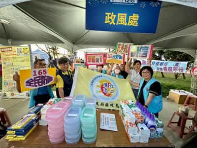 「2024澎湖國際海上花火節」閉幕場廉政志工反貪宣導有獎徵答，民眾反應熱烈