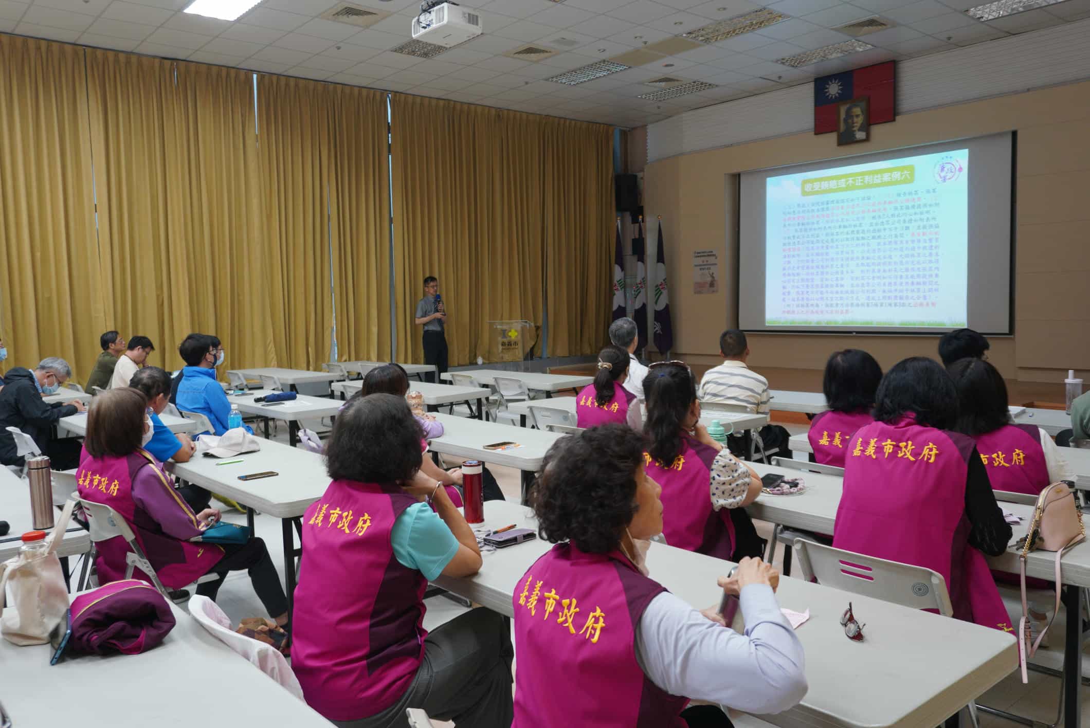 嘉義市政府推動工程倫理，貪瀆防範講習助力嘉義市政府廉政志工專心聽講