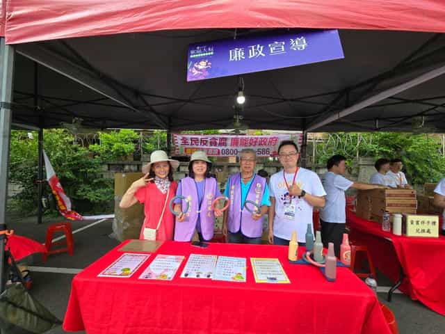 彰化縣政府廉政志工協助辦理「大村葡萄觀光文化季」反貪宣導活動廉政志工合照