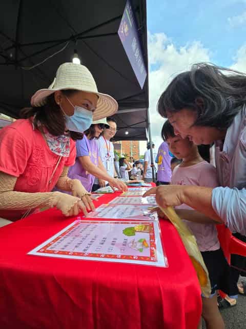 彰化縣政府廉政志工協助辦理「大村葡萄觀光文化季」反貪宣導活動宣導情形