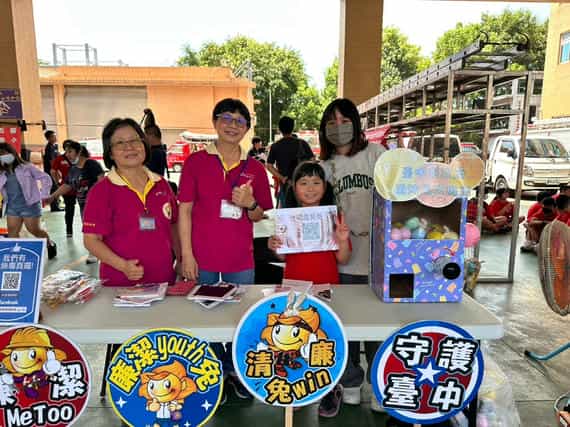 臺中市政府廉政志工辦理「安全龍吼哩-小小英雄」暑期消防營廉政宣導消防營廉政宣導1