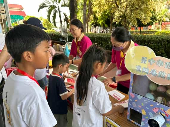 臺中市政府廉政志工辦理「安全龍吼哩-小小英雄」暑期消防營廉政宣導消防營闖關遊戲2