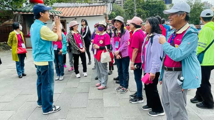 臺中市政府政風處與新竹縣政府政風處113年廉政志工觀摩研習活動相見歡新瓦屋客家文化園區志工導覽