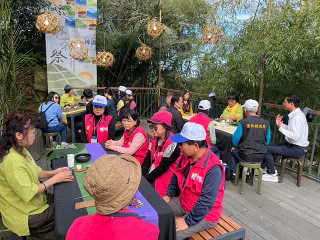 南投縣政府前往雲林辦理「廉政志工專業訓練暨跨區交流學習活動」共創廉潔友善環境南投縣政府前往雲林辦理「廉政志工專業訓練暨跨區交流學習活動」-茶席課程