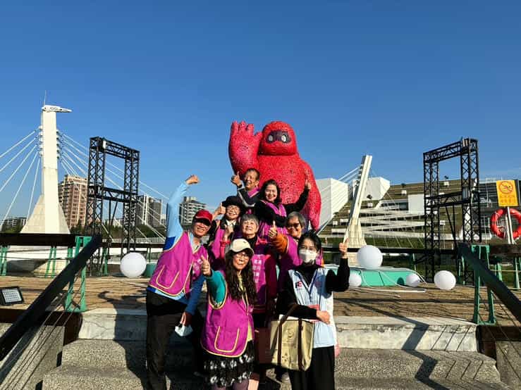 桃園市政府政風處辦理「2025台灣燈會在桃園」廉政志工觀摩導覽及安全維護工作廉政志工青塘園大合照_3