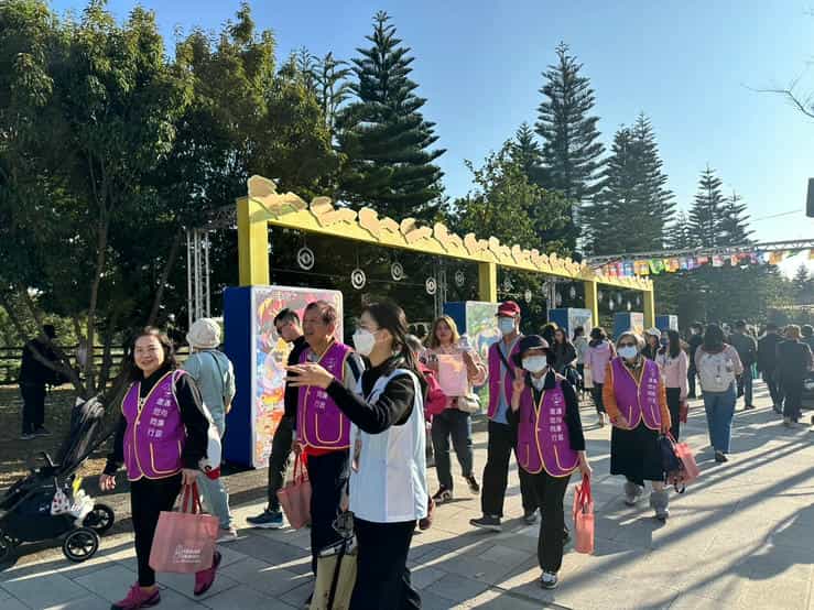 桃園市政府政風處辦理「2025台灣燈會在桃園」廉政志工觀摩導覽及安全維護工作向廉政志工導覽本處安全維護展區路線_1