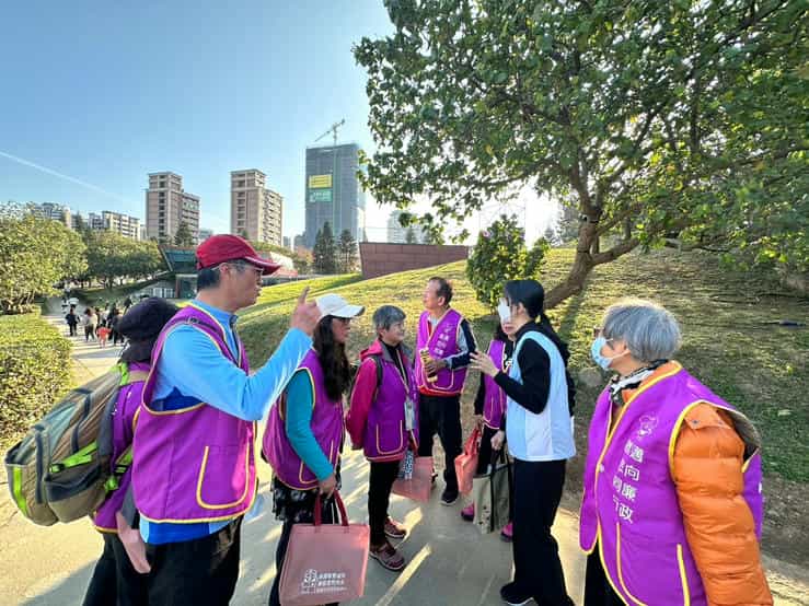 桃園市政府政風處辦理「2025台灣燈會在桃園」廉政志工觀摩導覽及安全維護工作向廉政志工簡介安全維護督勤業務內容_1