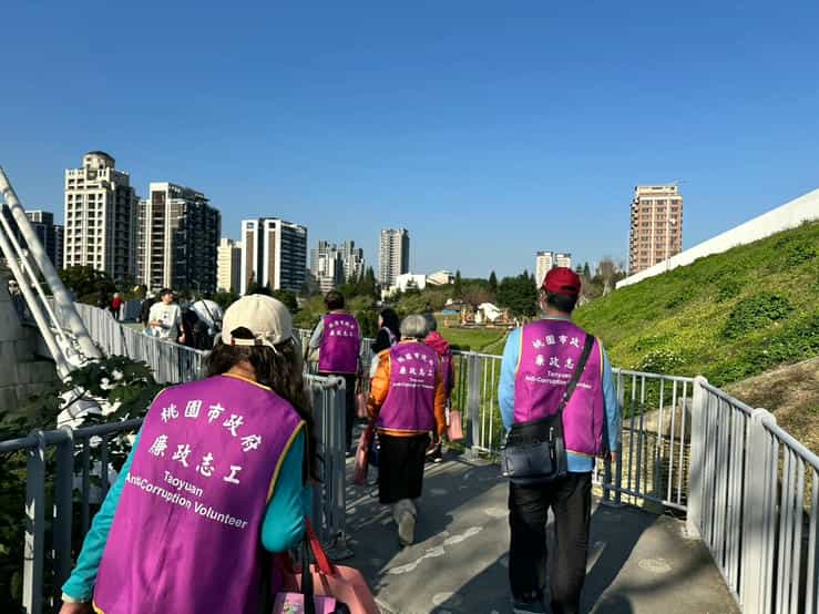 桃園市政府政風處辦理「2025台灣燈會在桃園」廉政志工觀摩導覽及安全維護工作向廉政志工導覽本處安全維護展區路線_2