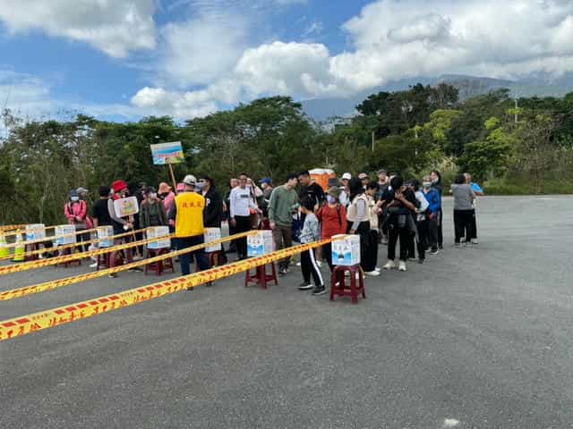 廉政志工協助花蓮縣政府政風處辦理2025「花開樹語．健步未來」植樹節健走活動設攤宣導廉政志工熱心協助