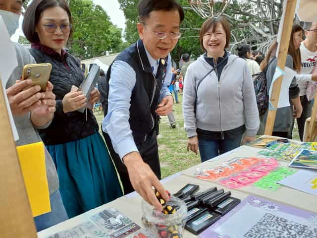臺中廉政志工協辦114年農漁會選舉反賄選、防詐暨守護國安宣導活動本處處長參與活動<br />
結合最高檢察署「オレオレ防詐反賄劇場」活動，於114年3月29日在西區國家漫畫博物館辦理廉政社會參與活動，此次活動出動2名廉政志工協助攤位擺設與張貼廉政政策宣導布條之外，另外運用彈珠台、扭蛋機及圈叉問答等小遊戲與民眾進行互動趣味之有獎徵答，向參與活動民眾宣揚本府相關反貪預防作為，實踐市長「守護臺中 堅持幸福」的理念。