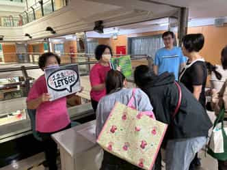 臺南市政府「清廉之路檢察官開講」深化廉潔意識講座暨廉政志工宣導水利局場次-廉政志工以廉政標語，向機關同仁宣導