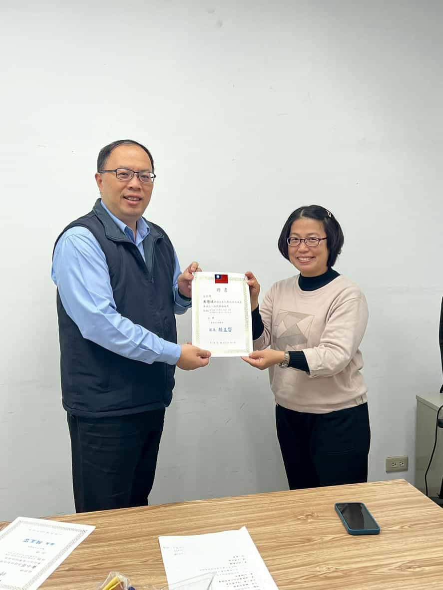 彰化縣政府政風處召開114年度第一次廉政志工幹部會議范副處長頒發志工幹部聘書
