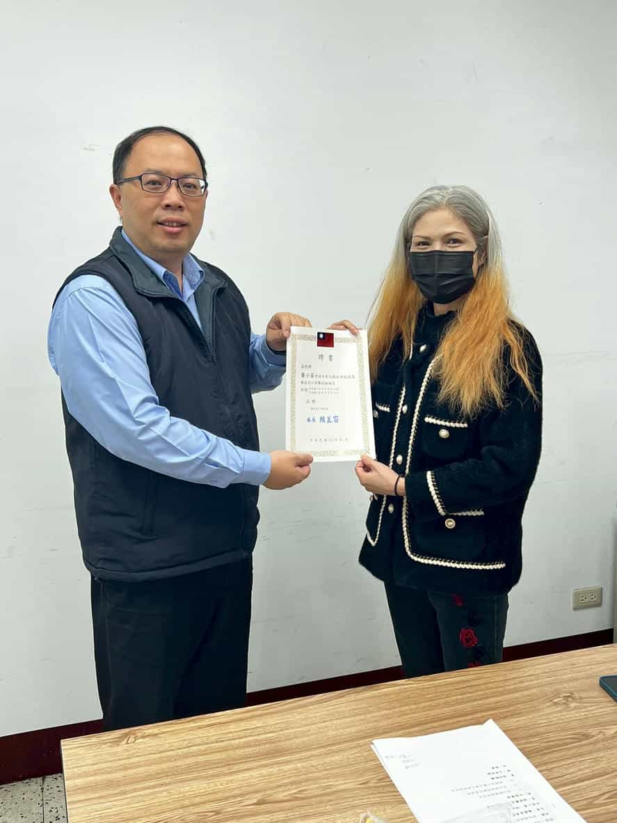 彰化縣政府政風處召開114年度第一次廉政志工幹部會議范副處長頒發志工幹部聘書