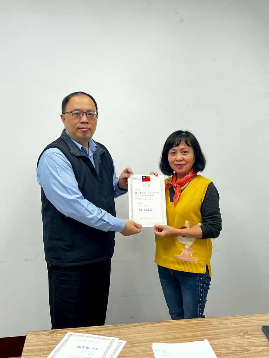 彰化縣政府政風處召開114年度第一次廉政志工幹部會議范副處長頒發志工幹部聘書