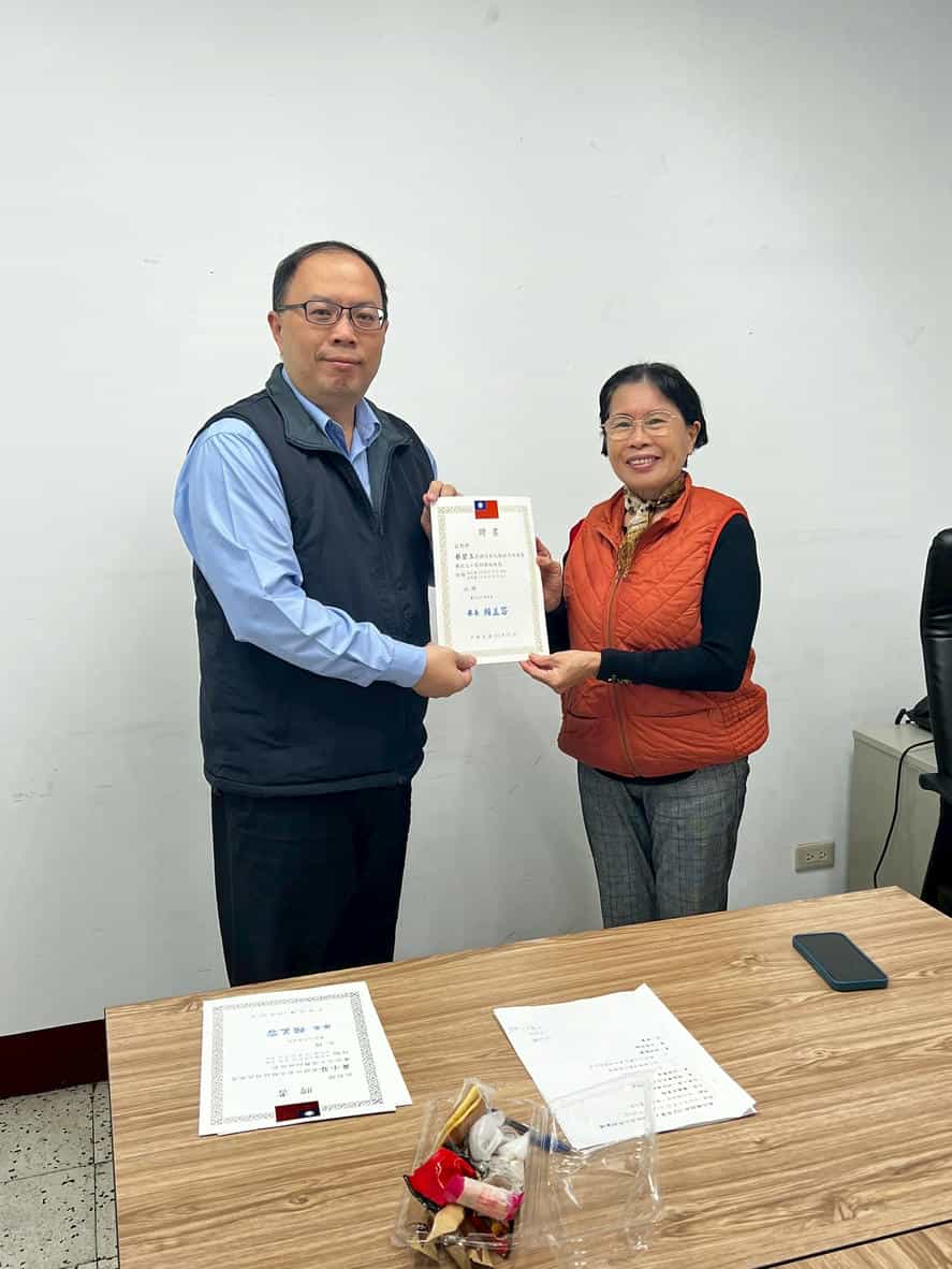彰化縣政府政風處召開114年度第一次廉政志工幹部會議范副處長頒發志工幹部聘書