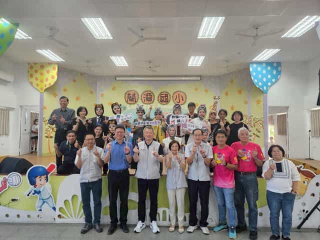 歡慶建城320+1 用廉潔、誠信再造幸福永續嘉義市市府同仁與志工合照