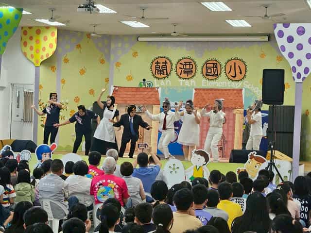 歡慶建城320+1 用廉潔、誠信再造幸福永續嘉義市志工於蘭潭國小演出話劇