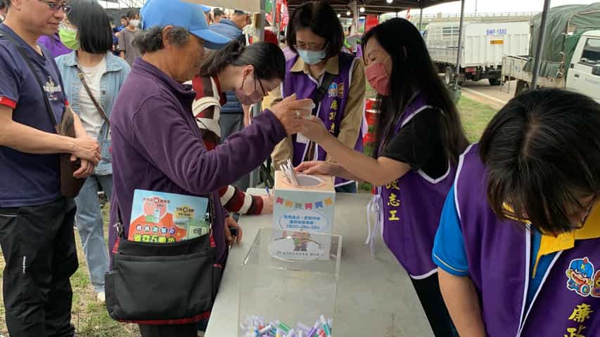 金門縣政府政風處攜手廉政志工「反貪倡廉」宣導活動廉政宣導活動現場照片2