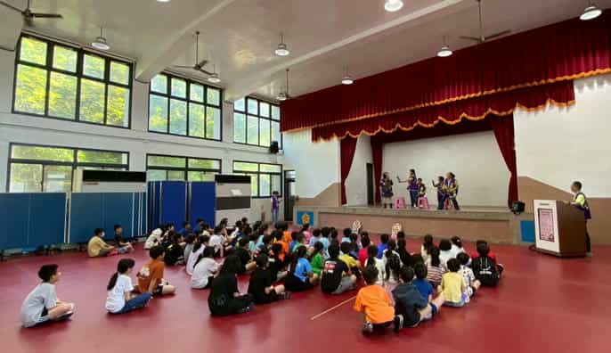 金門縣政府政風處啟動校園誠信巡演 首站卓環國小話劇演出情形