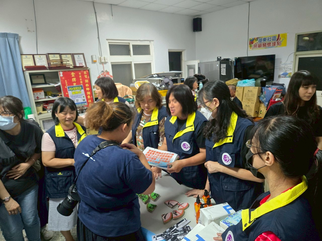 澎湖縣政府政風處偕同廉政志工於湖東社區觀影活動 將反貪、防詐等廉潔觀念「種土」生根廉政有獎徵答宣導活動