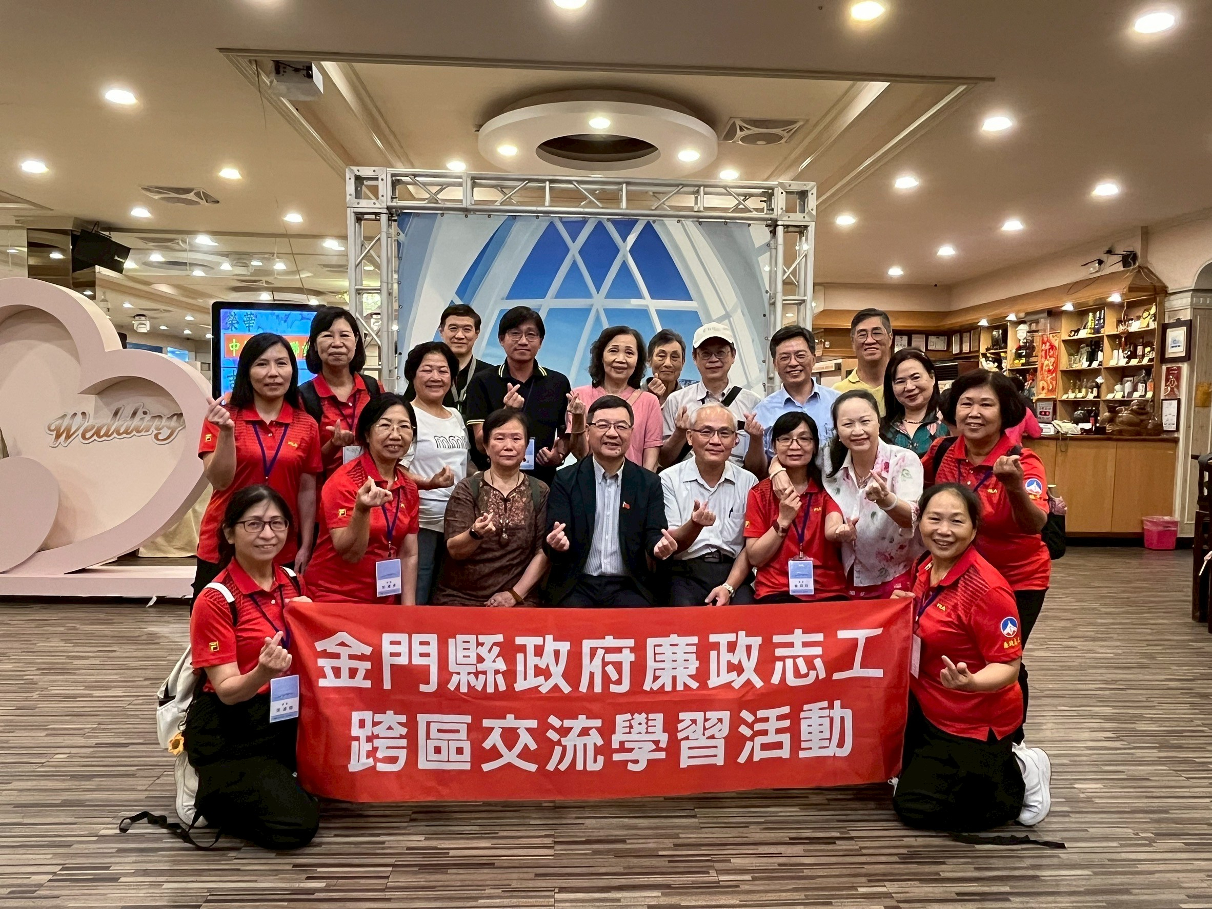 桃園市政府政風處辦理114年度「志匯同行，廉動桃金」桃園金門廉政志工跨域交流研習大合照_2