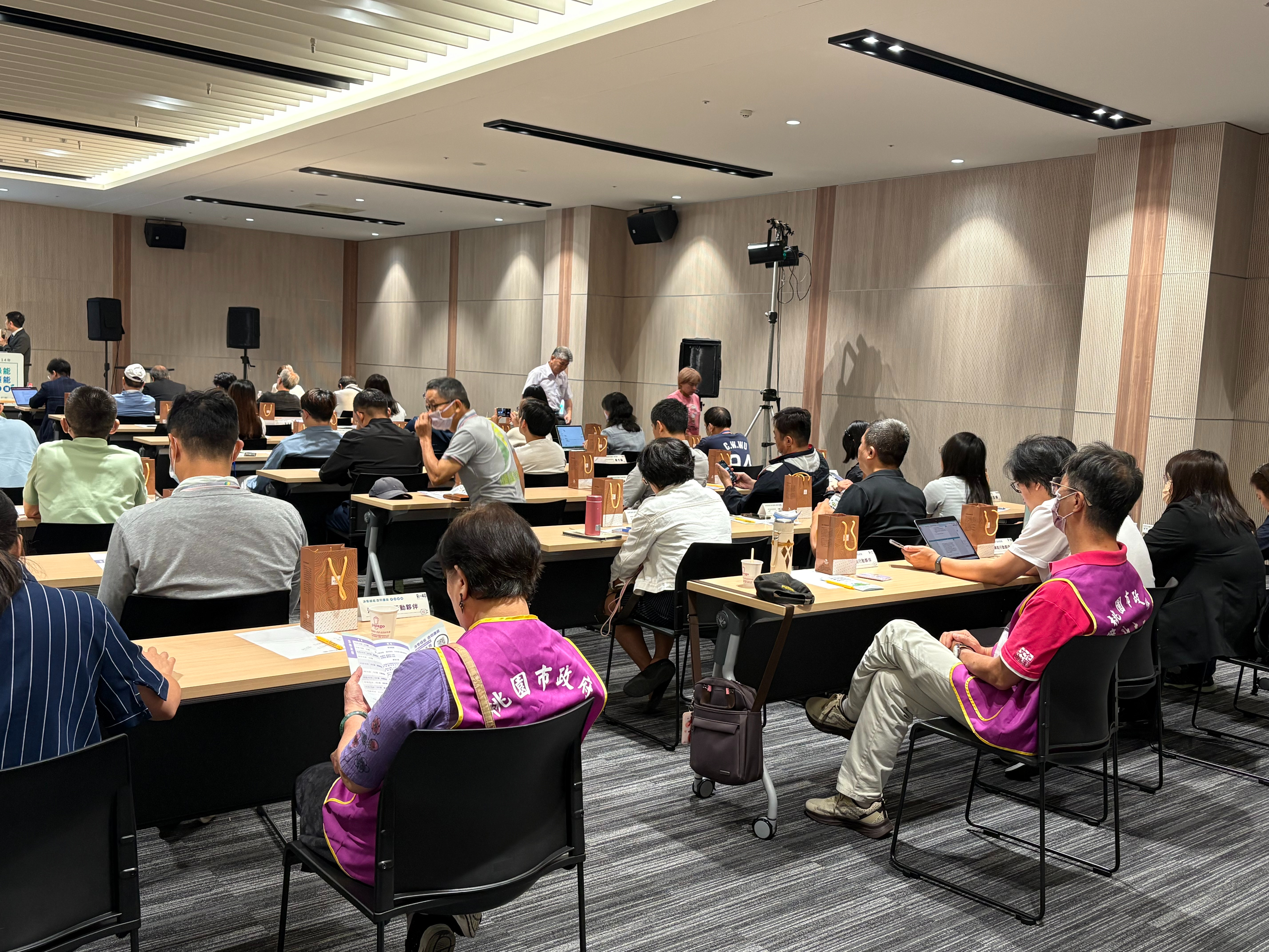 接軌淨零治理　桃園市政府廉政志工培訓導入綠能新視野廉政志工聆聽「淨零綠能．透明廉能」跨域論壇專家學者意見交流_2