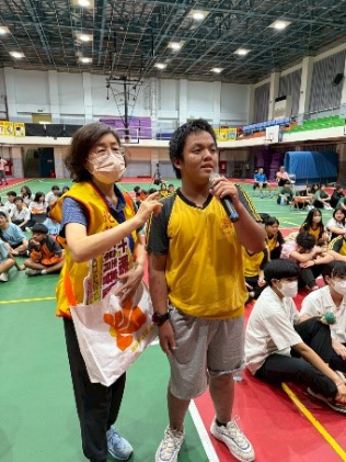 花蓮政風處攜手廉政志工-「用經驗點亮誠信種子．與孩子共築青廉未來」廉政志工至吉安國中宣導