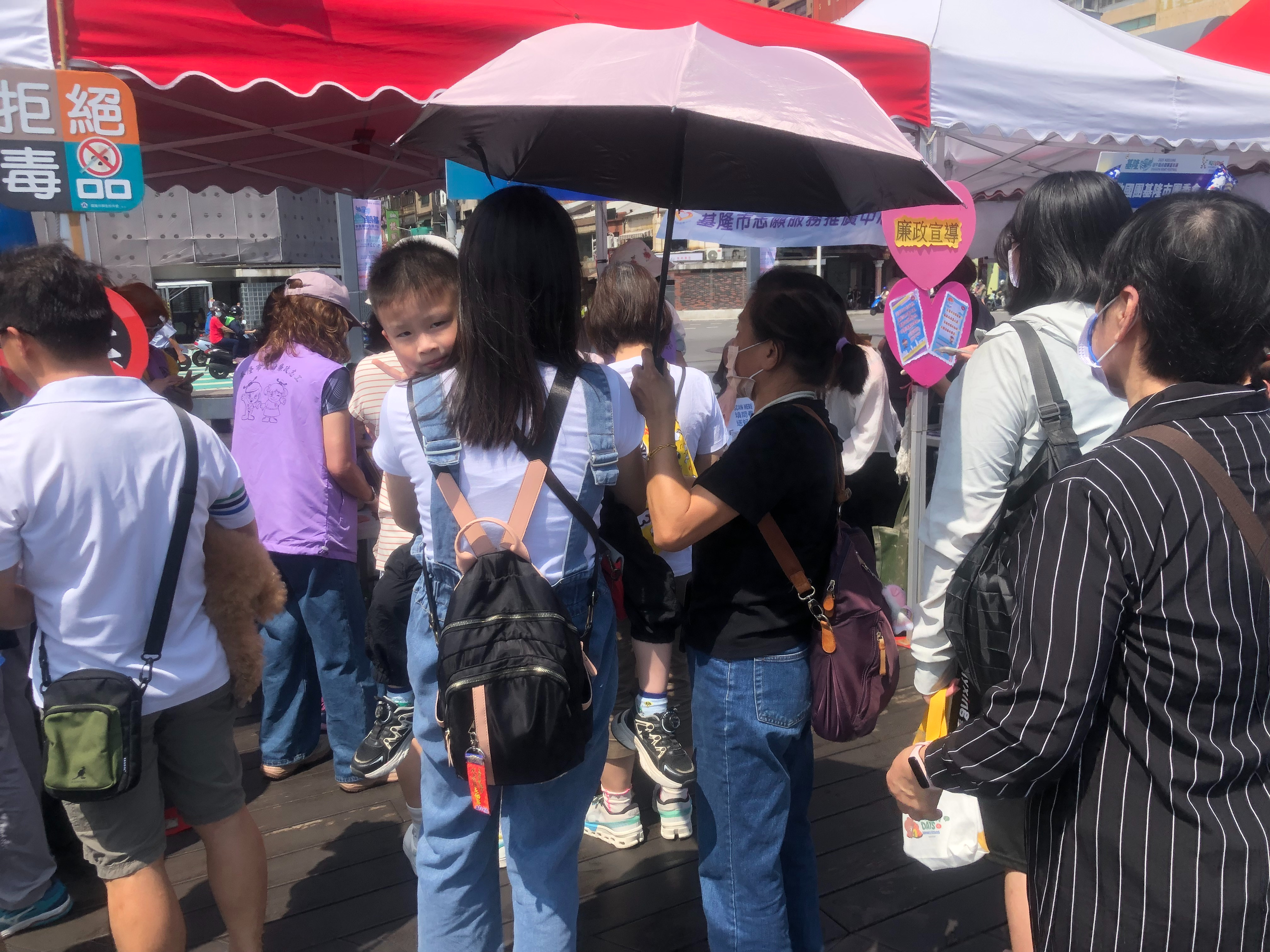 基隆市政府廉政志工協助辦理「114年度端午龍舟競賽嘉年華會活動」反貪觀念龍舟端午廉政志工宣導照片