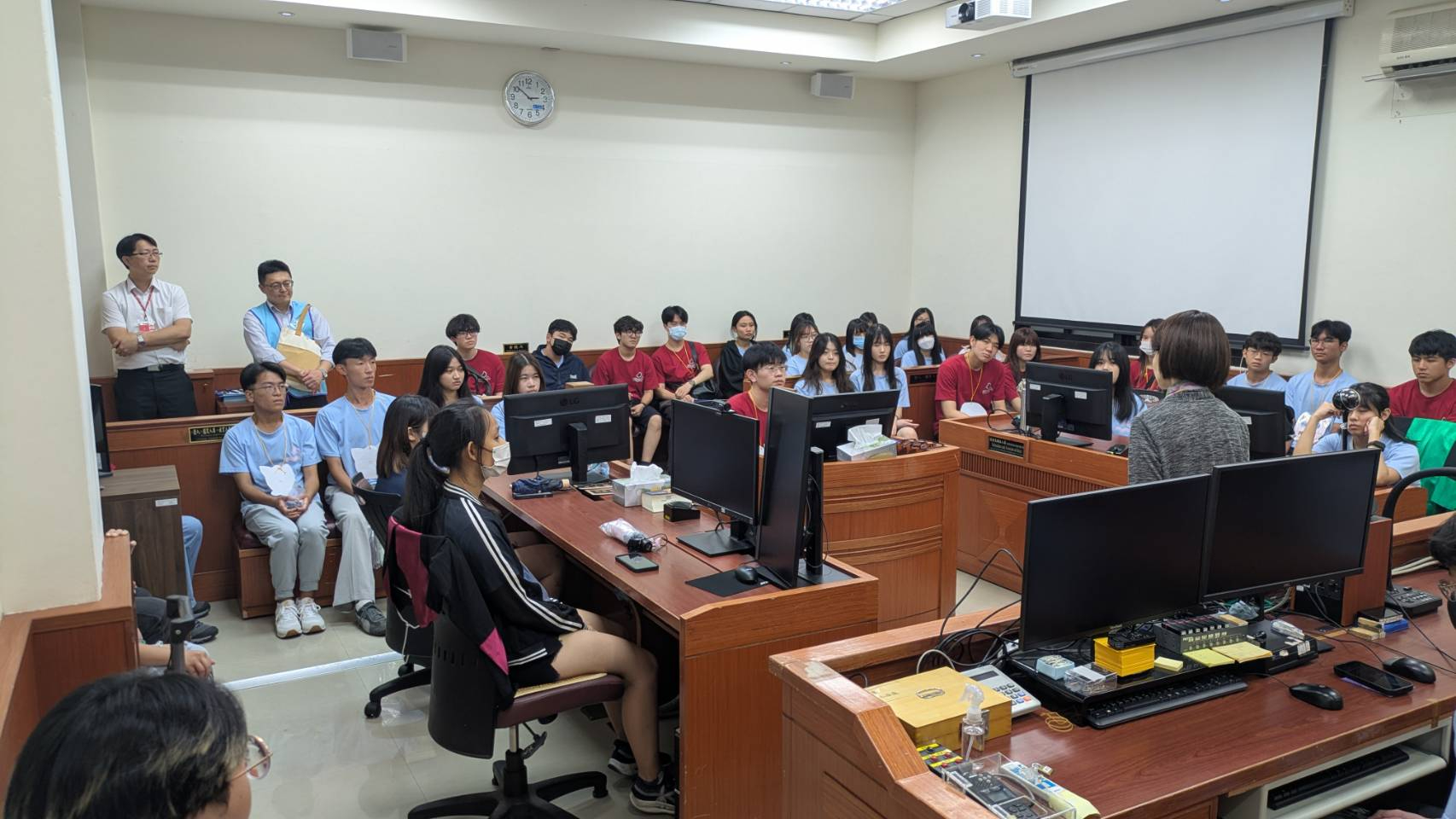 臺灣臺北地方法院結合廉政志工辦理「114年度逗陣繞法院」廉政宣導活動法律營學生分別至臺灣高等法院及臺灣臺北地方法院實地參訪