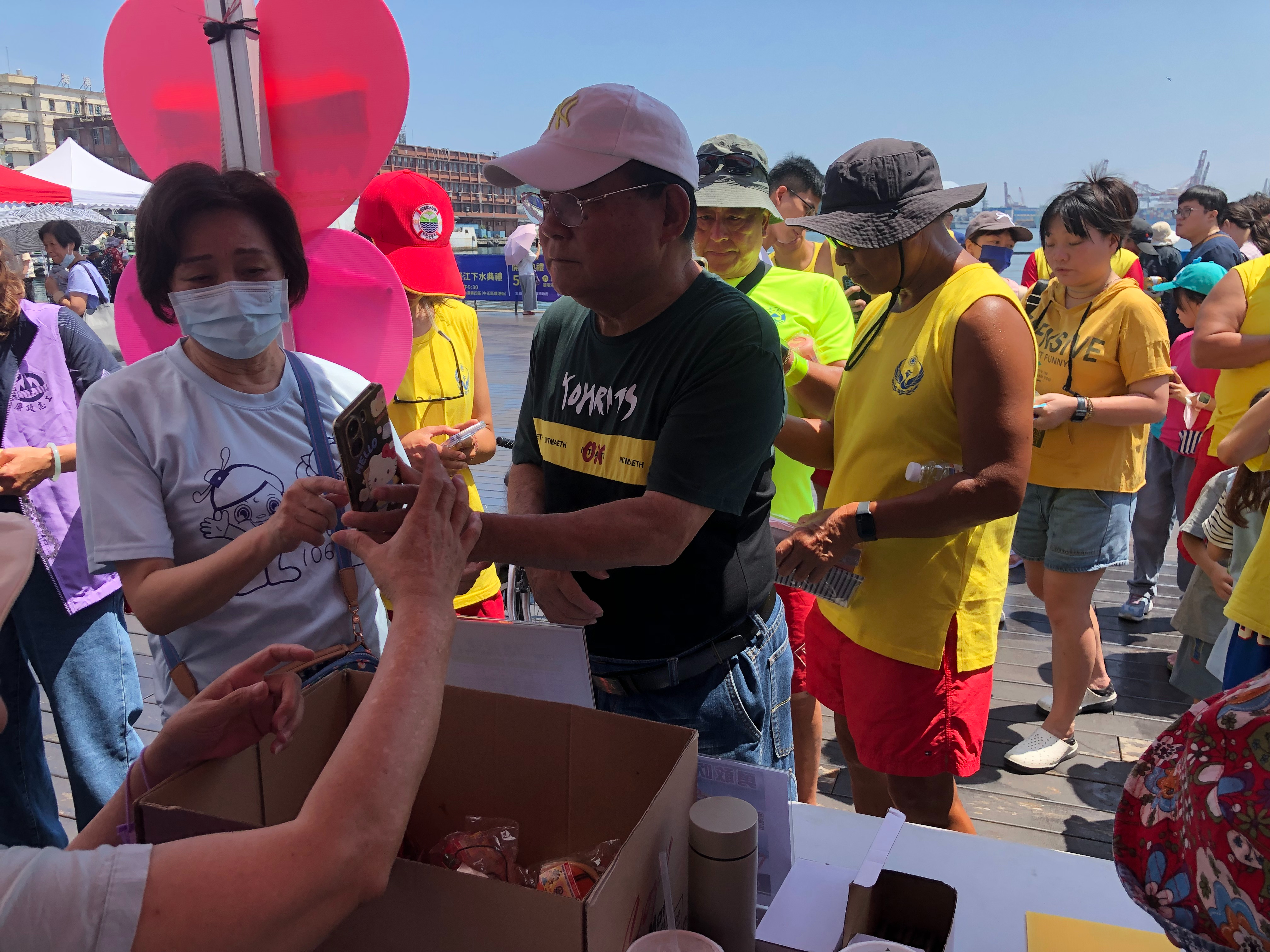 基隆市政府廉政志工協助辦理「2025基隆浪曲嘉年華 KEELUNG LOUNGE FESTIVAL活動」反貪觀念2025基隆浪曲嘉年華廉政宣導照片