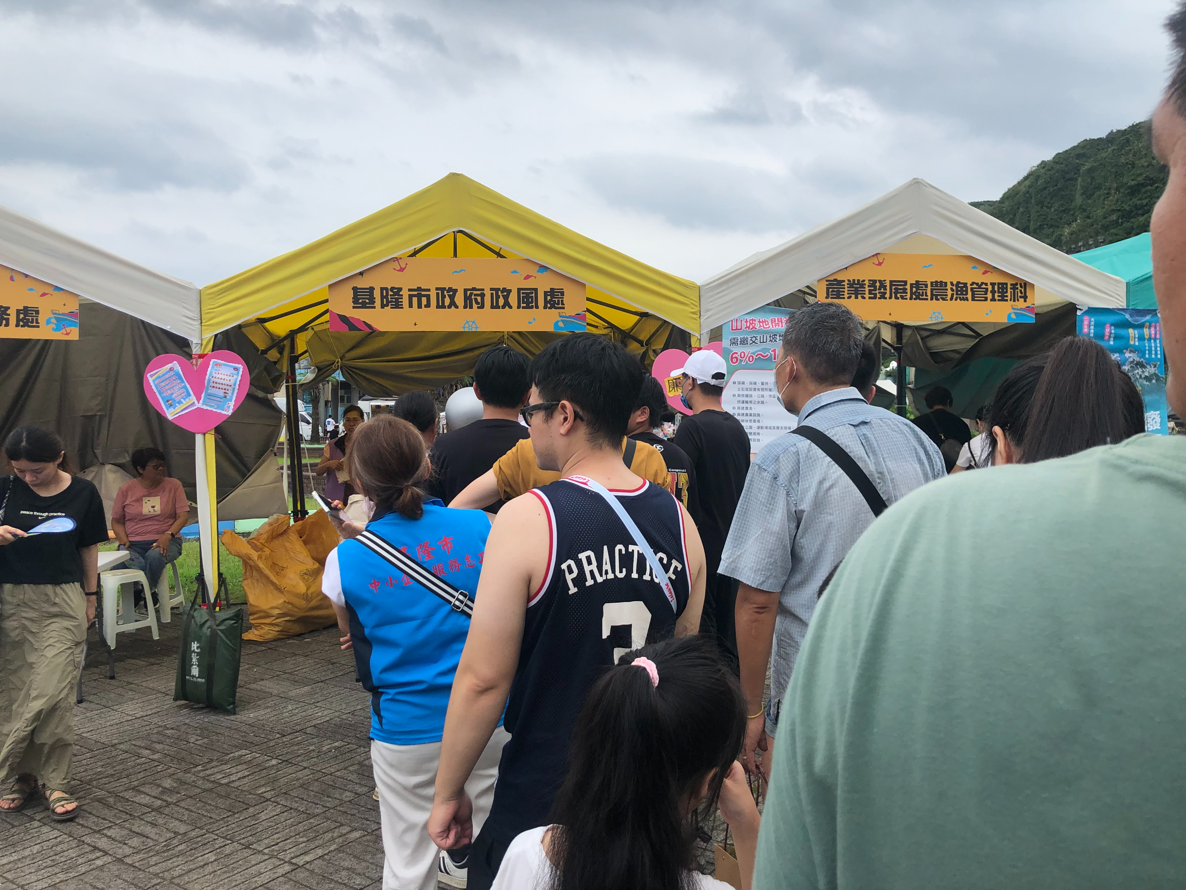 基隆市政府廉政志工協助辦理「2025基隆浪曲嘉年華 KEELUNG LOUNGE FESTIVAL活動」反貪觀念2025基隆浪曲嘉年華廉政宣導照片