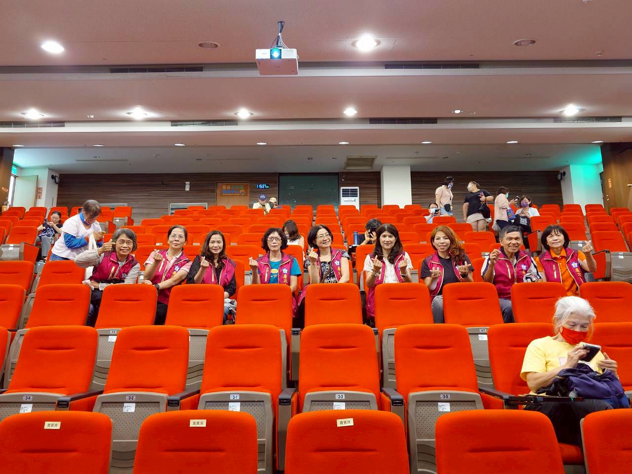 嘉義市政府攜手醫院辦理健康講座　廉政志工收穫滿滿活動結束後廉政志工一同合影